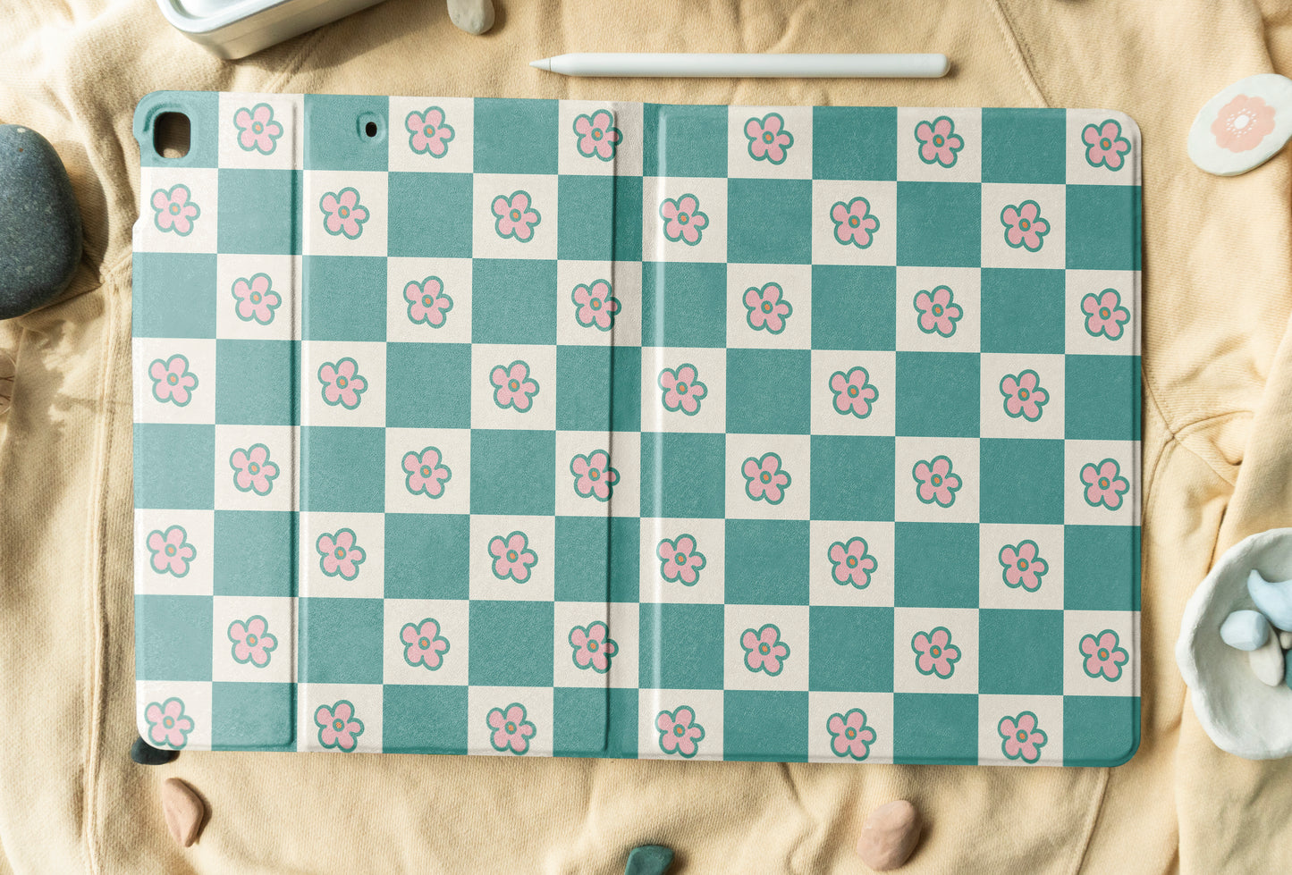 70s Daisy Checkered iPad Case
