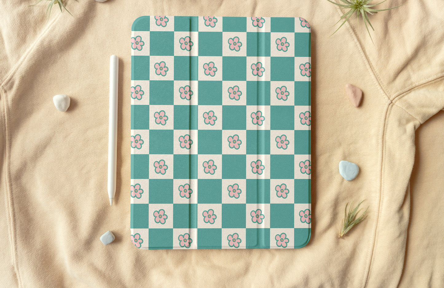 70s Daisy Checkered iPad Case