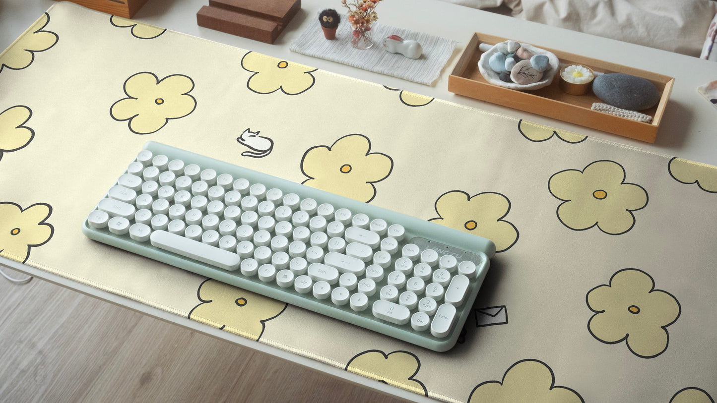 Cat's Secret Letter Desk Pad